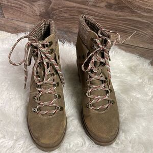 JELLYPOP Women’s Mission Hiker Lace Up Booties Chunky Heels Size 8 1/2” Tan
